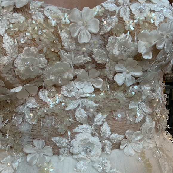 WEDDING DRESS - Picture 5 of 13